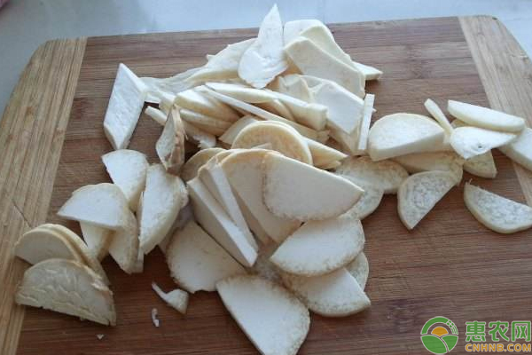 如何控制好杏鲍菇出菇时间？浅谈杏鲍菇高产高效栽培技巧-图片版权归惠农网所有